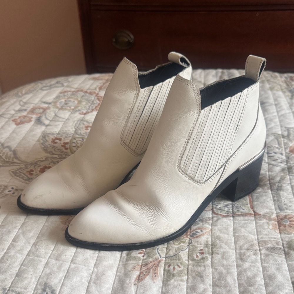Dolce Vita White Ankle Boots, Size 8, Good Condition